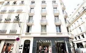 Rue D'Antibes Center